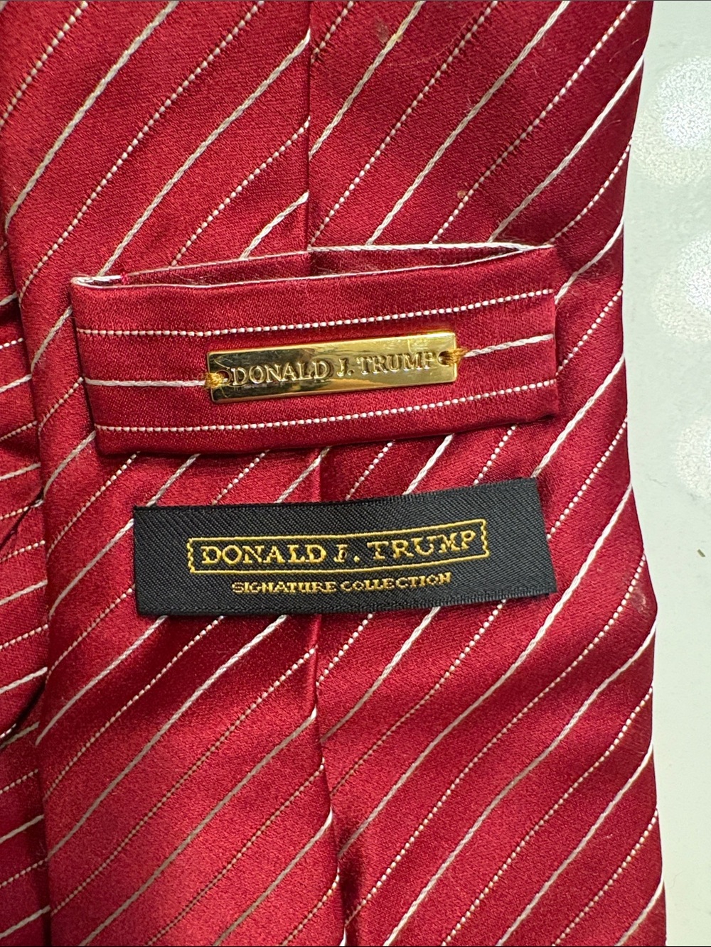Red Striped Men's Tie with Metallic Detail - Signature Collection